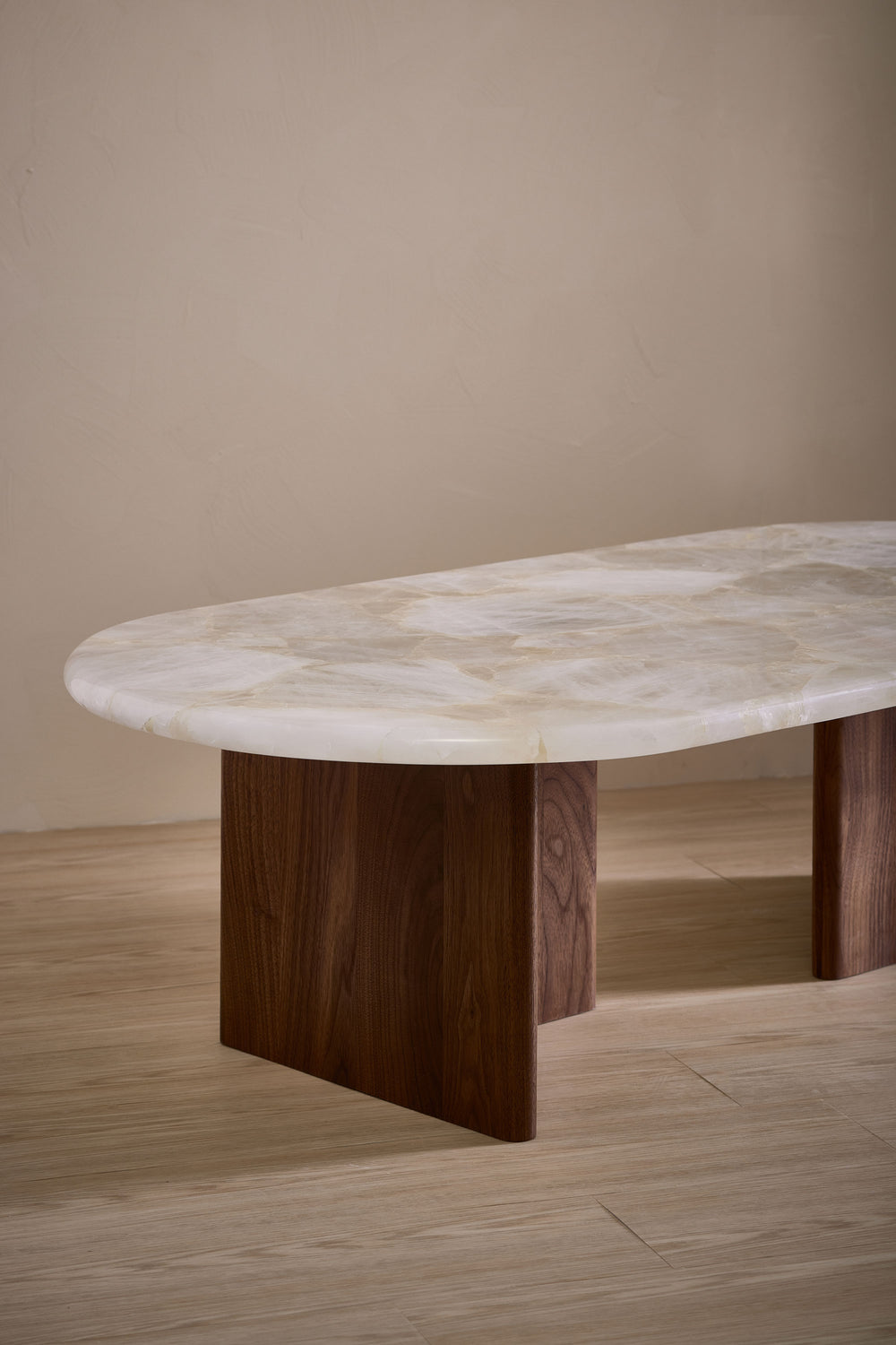Stoa coffee table with Onyx top